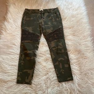 Army pants, altar’d state, size 30